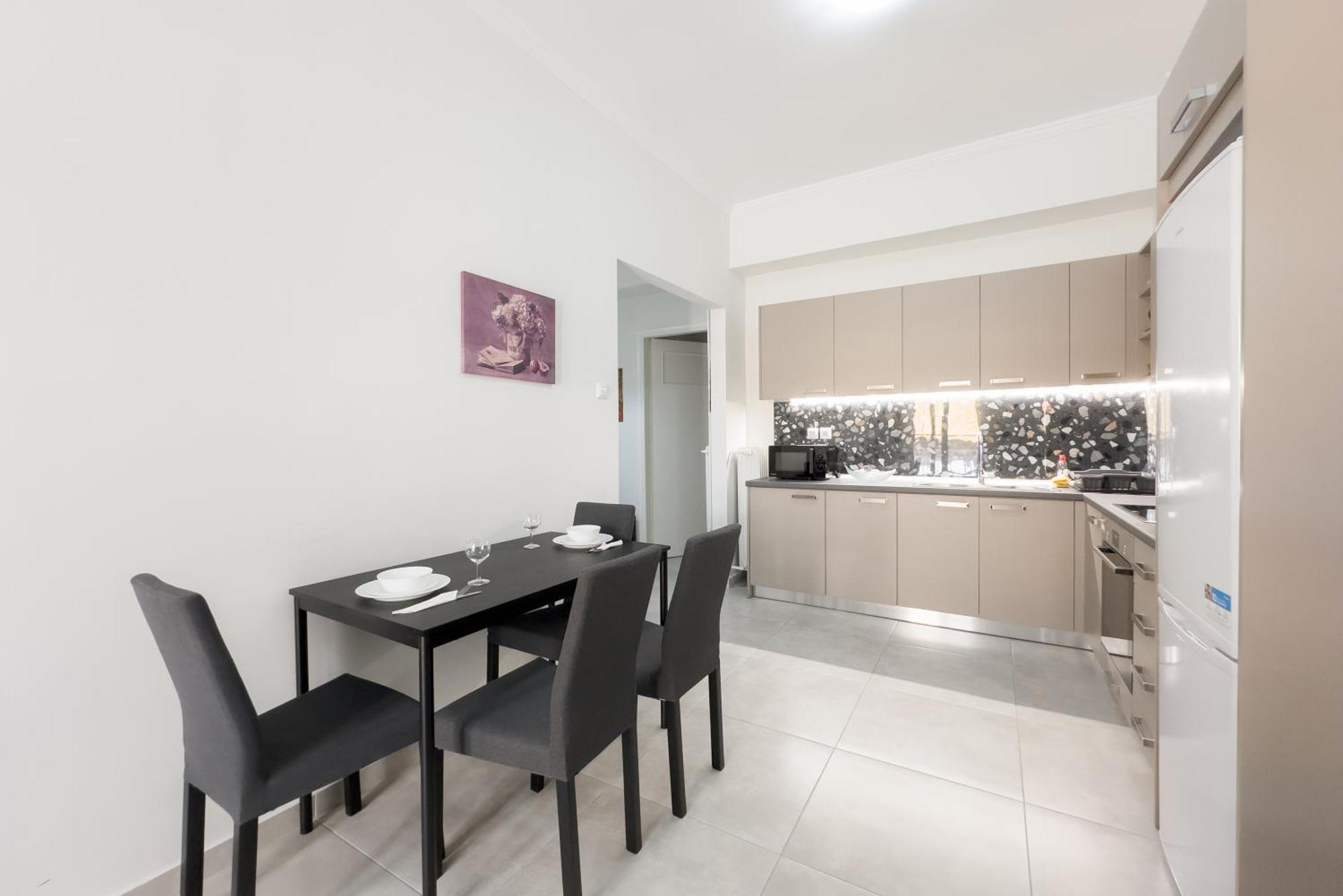 Apartment New Spacious & Stylist Piraeus