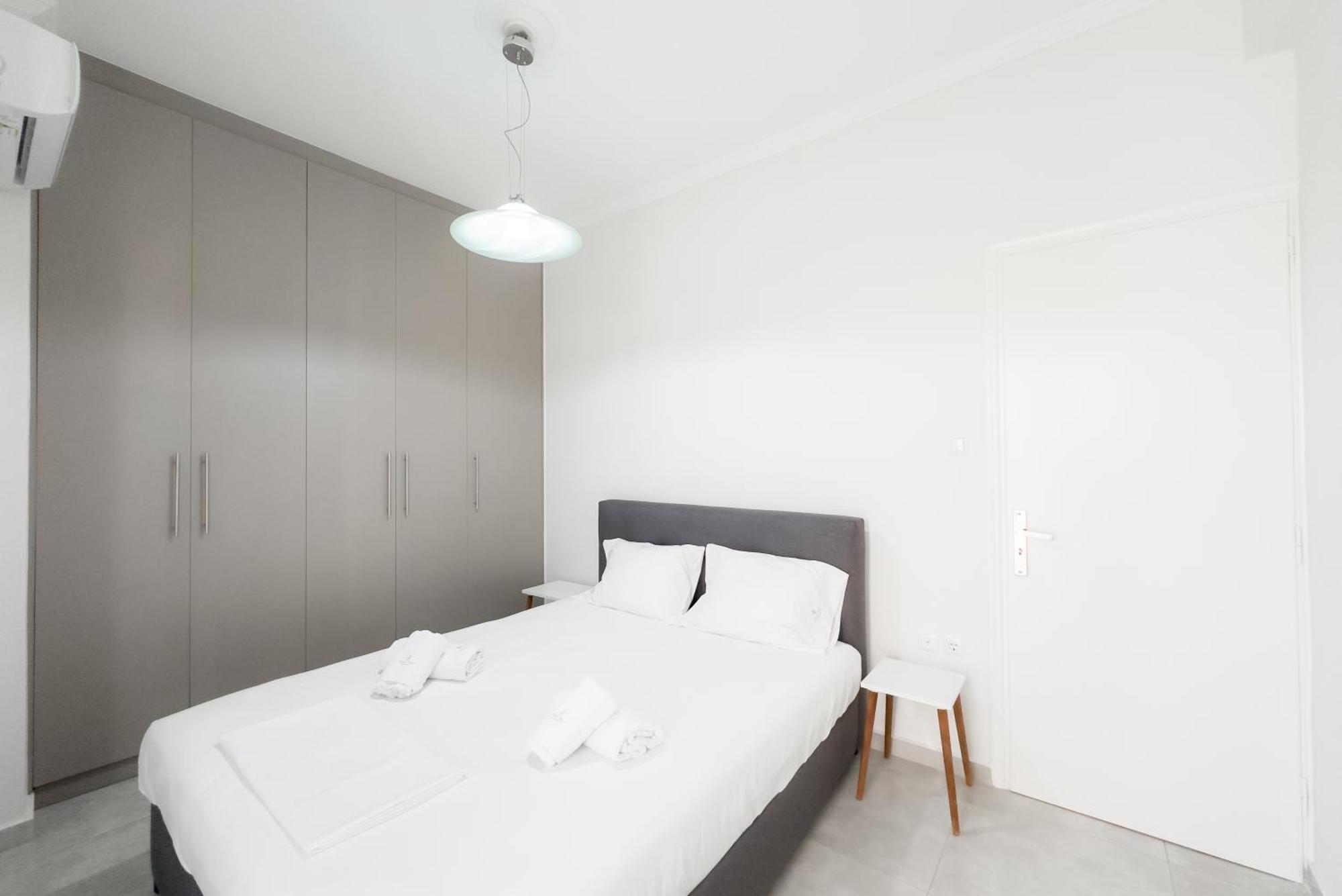 Apartment New Spacious & Stylist Piraeus